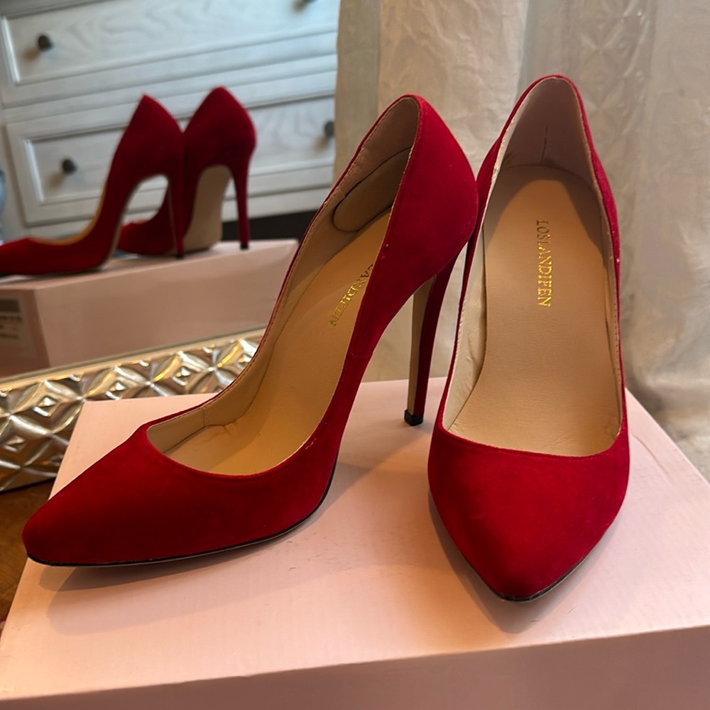 Excellent Condition red velvet heels